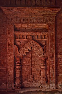 Sultanate-era carvings at the Sharshadi Shahi Mosque. shrshdii shaahii msjider kaarukaary khcit dey'aal.jpg