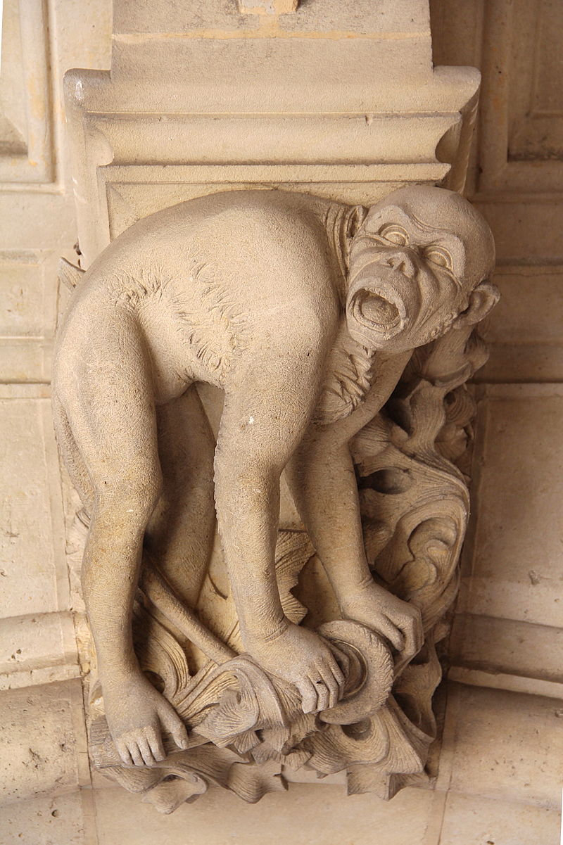 0 Pierrefonds - Console sculptée ornée d'un singe - Galerie de la cour d'honneur du château.JPG