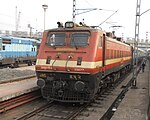 Coromandel Express ve společnosti Howrah Jn s WAP-4 založeným na SRC