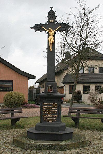 File:143 Wegekreuz, Neu-Priesterath.jpg