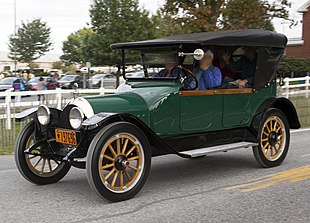 1916 Oldsmobile Model 44 Light Eight 4-door Touring, front left (Hershey 2019).jpg