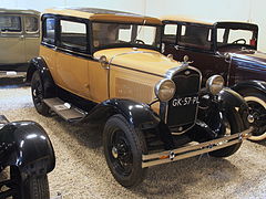 Deux Victoria 1931 à toit acier ou cuir.