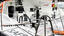 cockpiten til en racingseilbåt