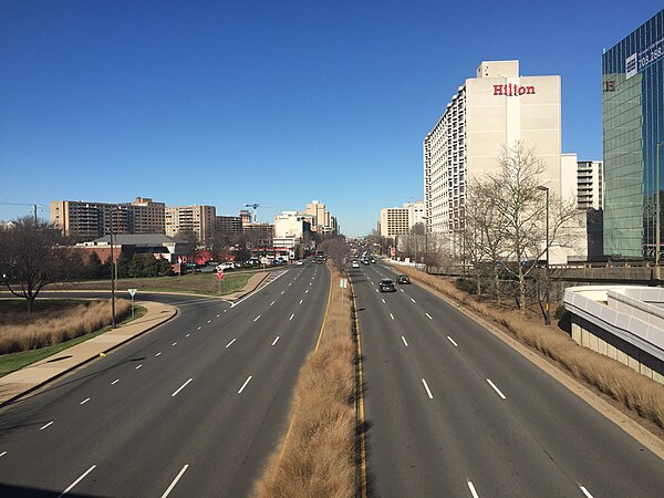 View north along US 1 in Crystal City