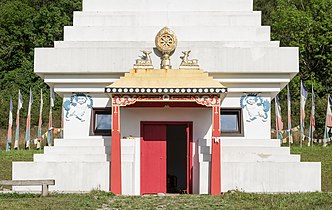 2018 Stupa w Gompie Drophan Ling w Darnkowie 05.jpg