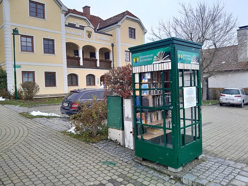 File:20231125-bücherzelle-gemeindeamt-puchberger-strasse-willendorf-am-steinfelde-1.jpg