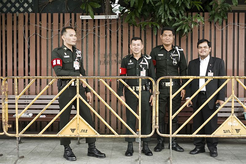 File:5กันยายน2552 (The Official Site of The Prime Minister of Thailand Photo by พีรพัฒน์ วิมลรังครัตน์) - Flickr - Abhisit Vejjajiva.jpg
