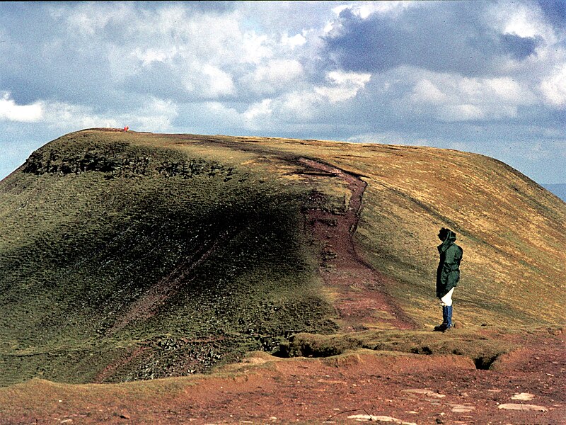 File:745 Pen y Fan, Brecon, March 1977 (51816514144).jpg