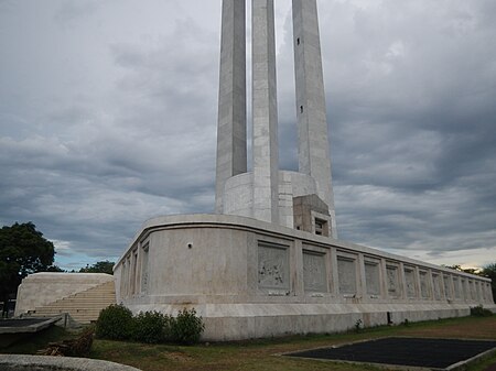 ไฟล์:8051jfQuezon Memorial Circle Monumentfvf 03.JPG