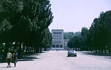 Tirana's main boulevard in 1991 Albanien (05).jpg