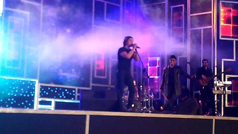 File:Ali Zafar in concert.jpg