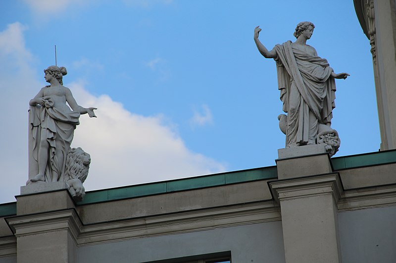 File:Altes Rathaus Potsdam - Statues-Virtues 2,3.JPG
