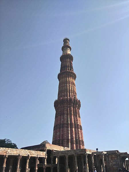 File:Architecture around Qutb minar.jpg