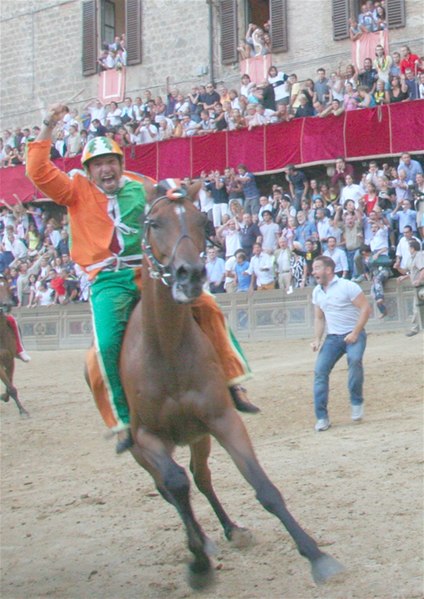 File:Arrivo lg il palio del 16 agosto 2006 (16).jpg