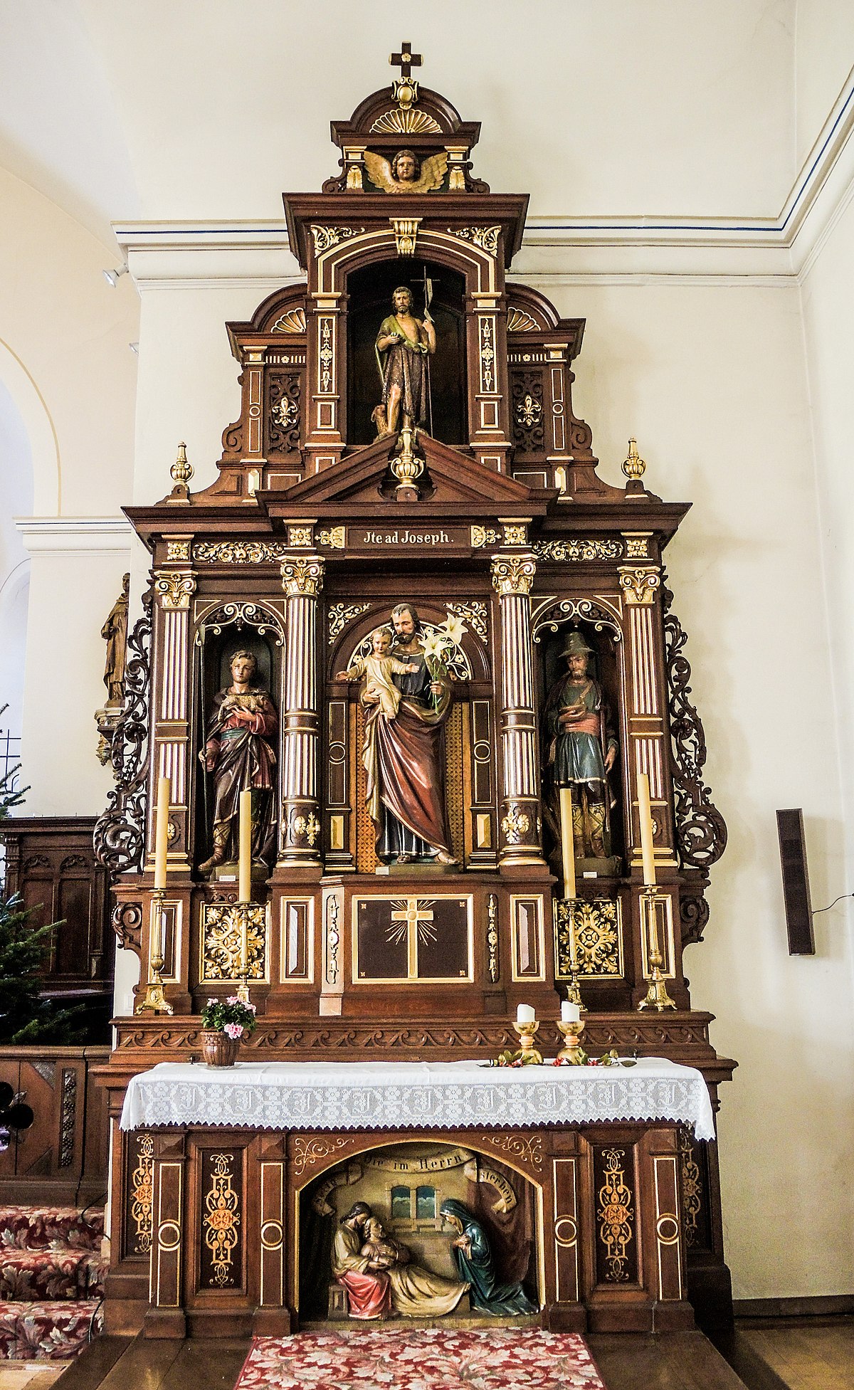 File:Beauvais, autel privilégié.JPG - Wikimedia Commons