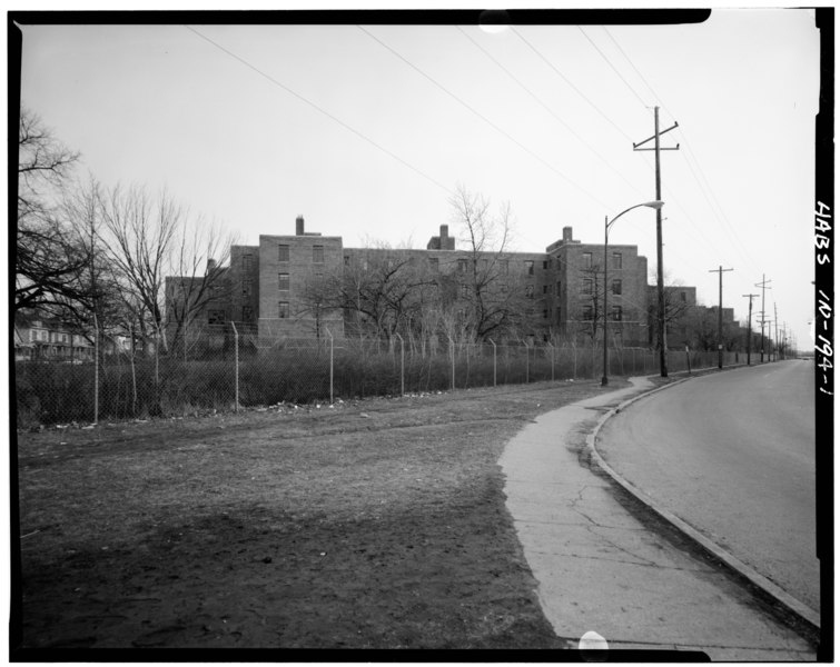 File:BUILDING No. 23, VIEW SOUTHEAST - Lockefield Garden Apartments, 900 Indiana Avenue, Indianapolis, Marion County, IN HABS IND,49-IND,32-1.tif