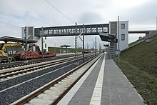 Blick vom Bahnsteig am Gleis 1 Richtung Ulm (Bauzustand April 2021)