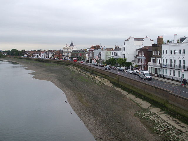 The Terrace on Barnes riverside from Barnes Bridge