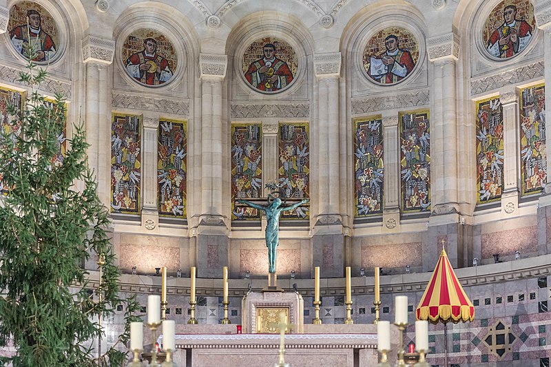 File:Basilique Sainte-Thérèse de Lisieux-2890.jpg