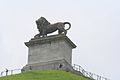 Legenda praví, že 28 000 kg těžký lev je odlit z mosazi, kterou spojenci získali roztavením francouzských děl, jež zůstaly na bojišti[108]