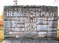 Muisto­merkki Bergen-Belsenin keskitys­leirissä