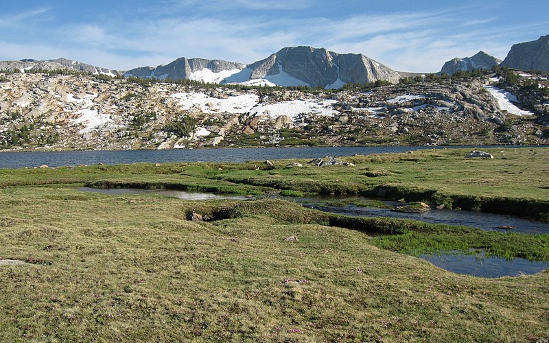 File:Bernice Lake S of Vogelsang Pass YosemiteNP.jpg