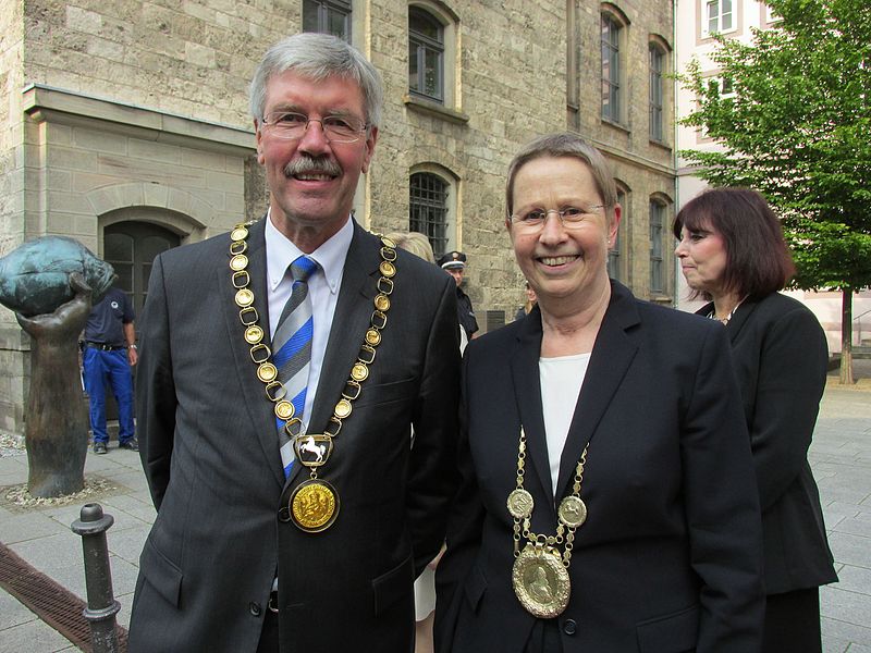 File:Besuch von Prinz Andrew in Göttingen, Juni 2014, Oberbürgermeister Wolgang Meyer (SPD) mit Uni-Präsidentin Ulrike Beisiegel.jpg