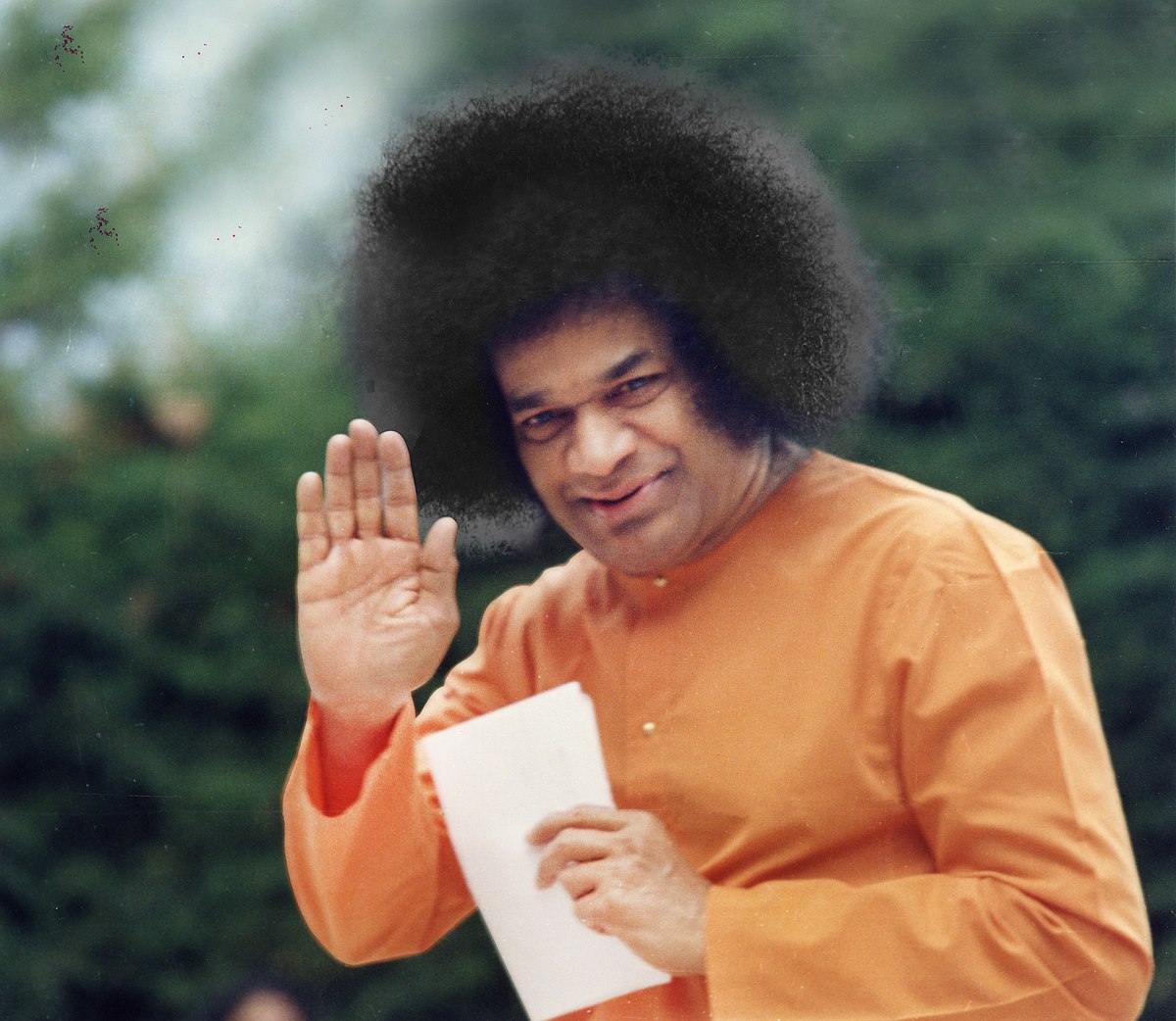 File:Bhagawan Sri Sathya Sai Baba Darshan.jpg - Wikimedia Commons