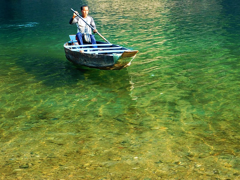 File:Boating in Dawki.jpg