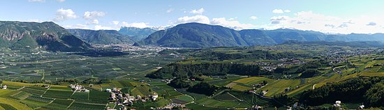 Panorama di Bolzano, da Castel Boymont (Schloss Boymont)