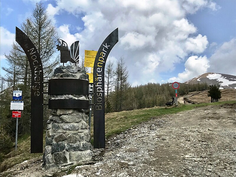 File:Brunnachalm, Monument UNESCO Biosphärenpark Nockberge, Kärnten.jpg