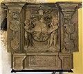 Weiteres Sandsteinwappen von 1542 von Konrad III. von Bibra mit Ahnenprobe, in der Eingangshalle, Original des Wappens des Westgiebels