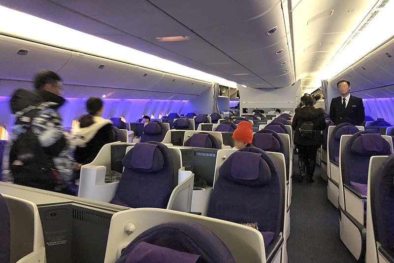 File:Business class cabin of B-2043 (20191223175955).jpg