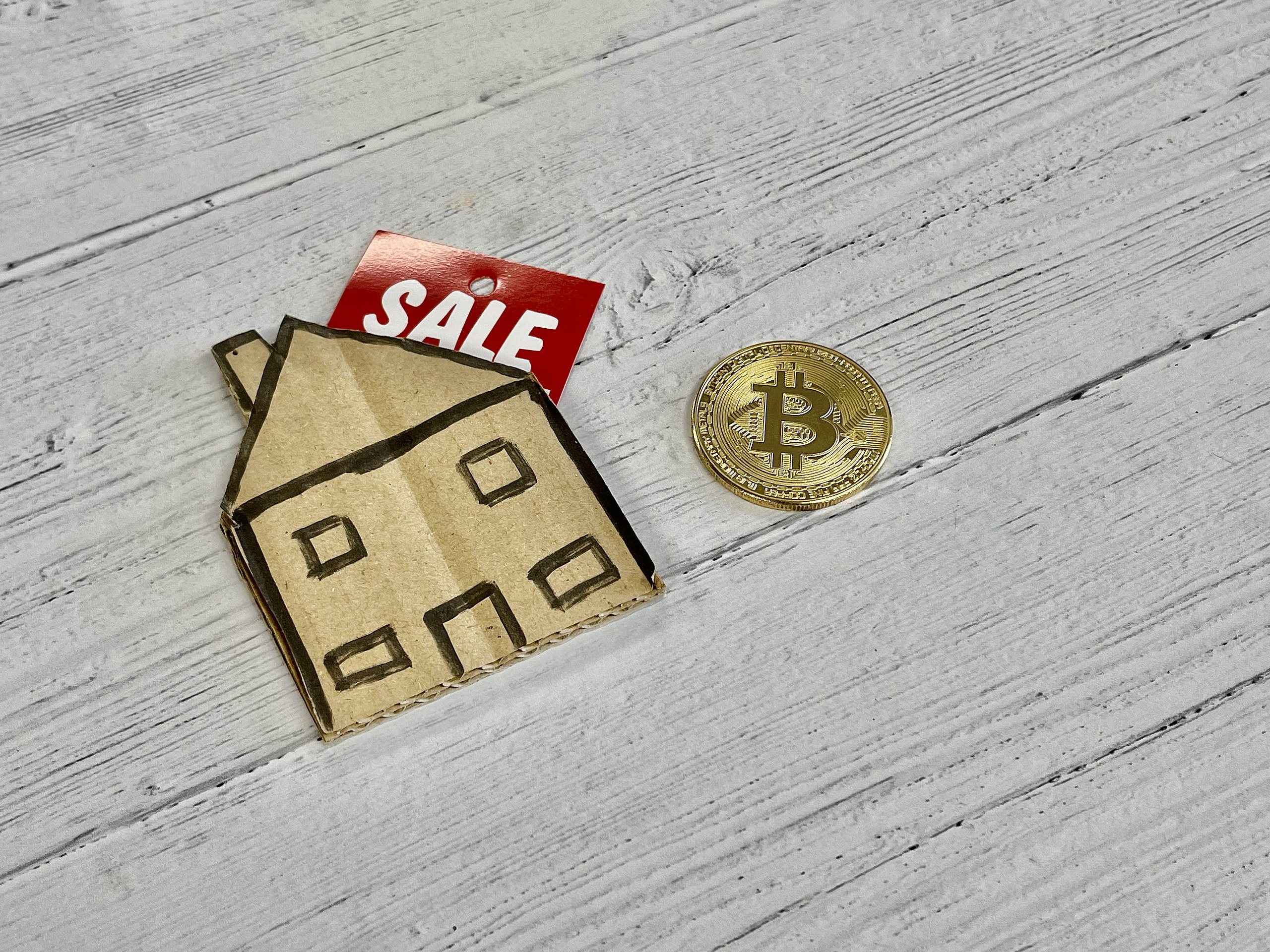 File:Buying a house with Bitcoin - 51244282137.jpg - Wikimedia Commons
