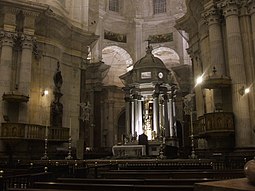 Cádiz interior de la Catedral.JPG