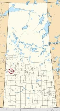 Saskatchewan vilayetinin 297 kırsal belediyesini ve yüzlerce küçük Kızılderili rezervini gösteren bir haritası. Biri kırmızı bir daire ile vurgulanmıştır.