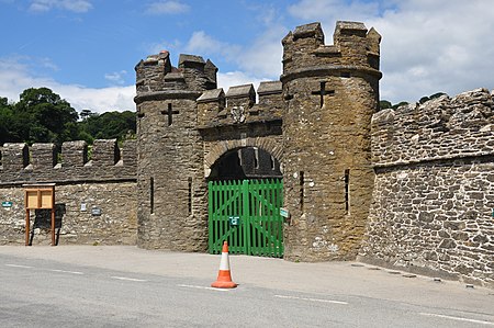 Ворота крепости 5 букв. Hurst Castle Великобритания. Касл-гейт. Ворота крепости. Ворота крепости Боголюбова.