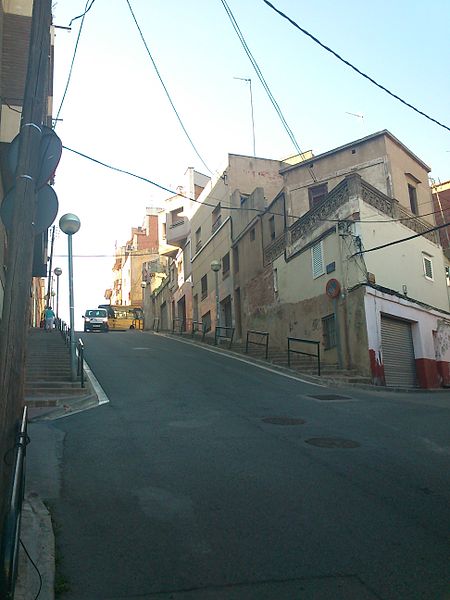 File:Carrer de Montserrat Sant Crist.JPG