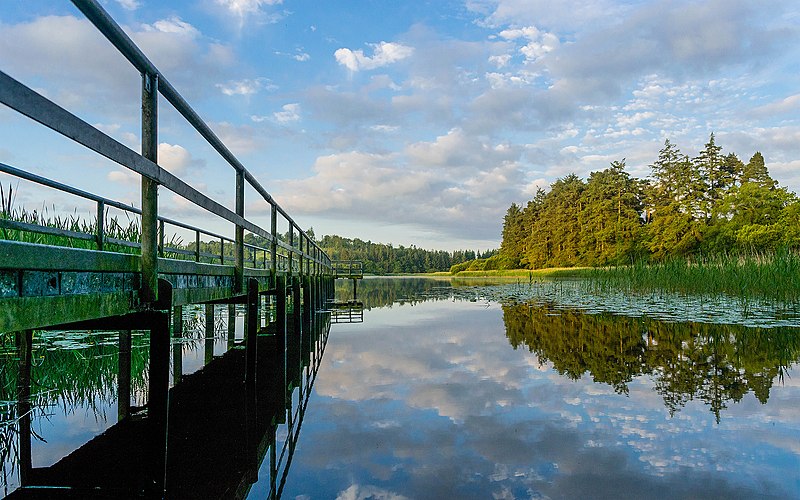 File:Castle lake reflections.jpg