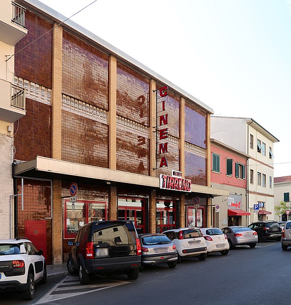 File:Cecina, cinema tirreno.jpg