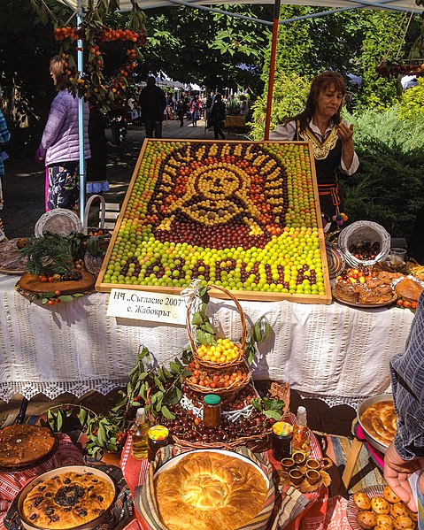 File:Cherry Festival in Kyustendil, Bulgaria 04.jpg