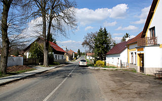 Silnice II/328 v Chroustově