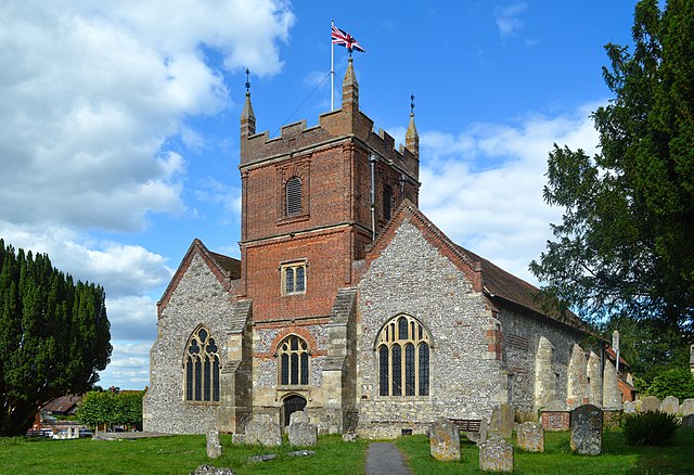 Старинная церковь в селе Одихэм, графство Хэмпшир