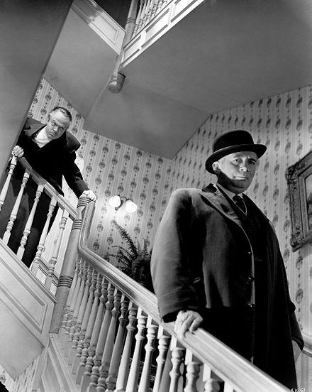 Welles fell ten feet (3 m) while shooting the scene in which Kane shouts at the departing Boss Jim W. Gettys; his injuries required him to direct from a wheelchair for two weeks.