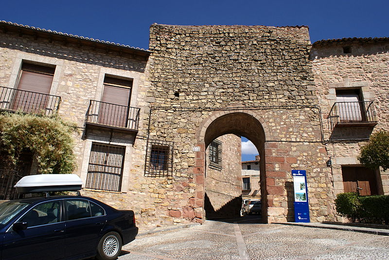 File:Ciudad de Sigüenza, calle Mártires 20.JPG