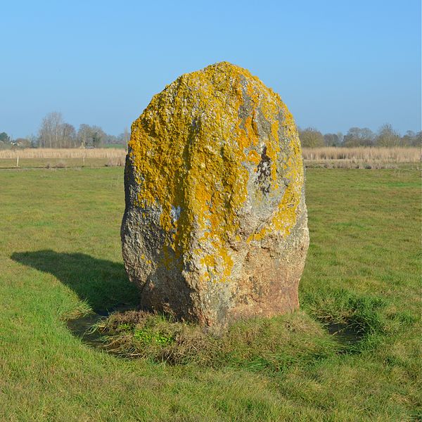 File:Corsept - Menhir Pierre-Bonde (2).jpg