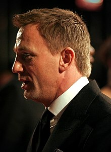 DanielCraigOrangeBritishAcademyFilmAwards07.jpg