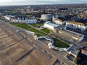 De La Warr Pavilion, Bexhill (aerial) 02.jpg