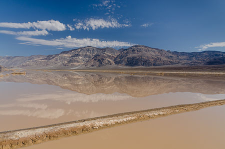 ไฟล์:Death Valley exit SR190 view Panamint Butt flash flood 2013.jpg