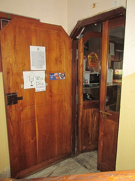 File:Door to wineNdine.JPG